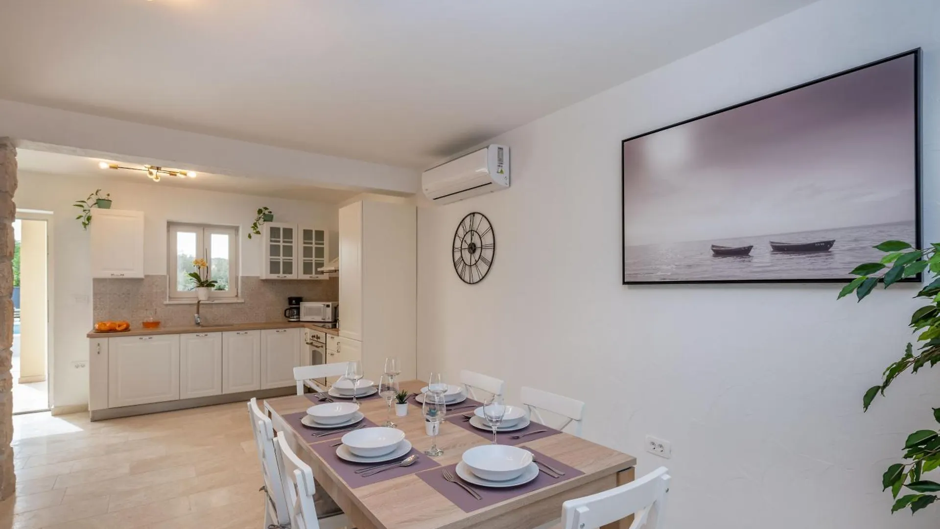 Villa Leana, A Beautiful Stone Villa In A Tranquil Location Raša 0*,