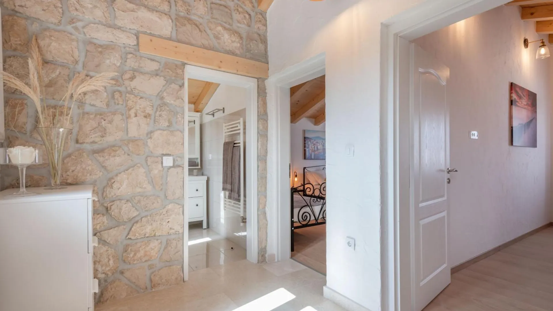 Villa Leana, A Beautiful Stone Villa In A Tranquil Location Raša
