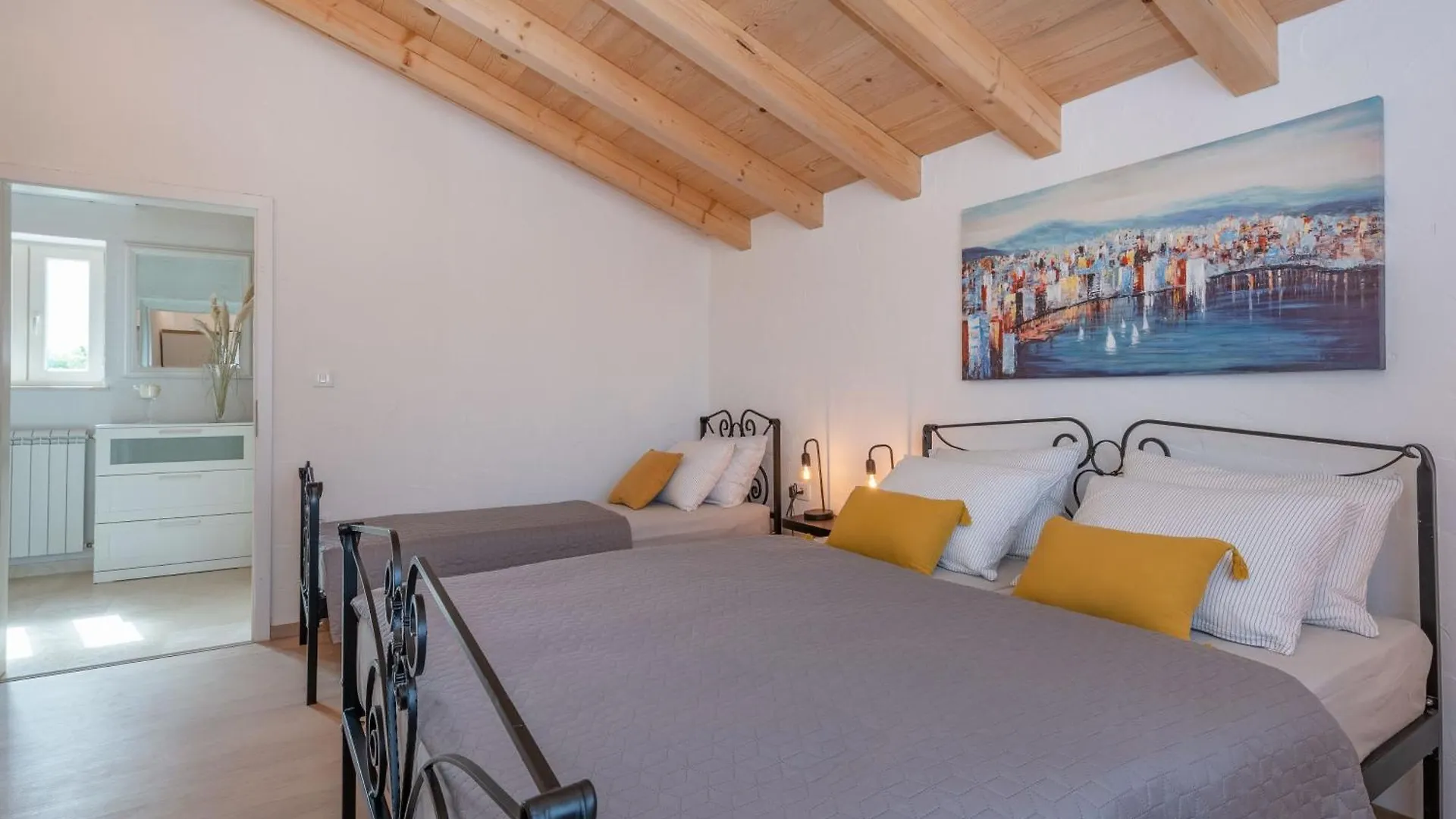 Hébergement de vacances Villa Leana, A Beautiful Stone Villa In A Tranquil Location Raša