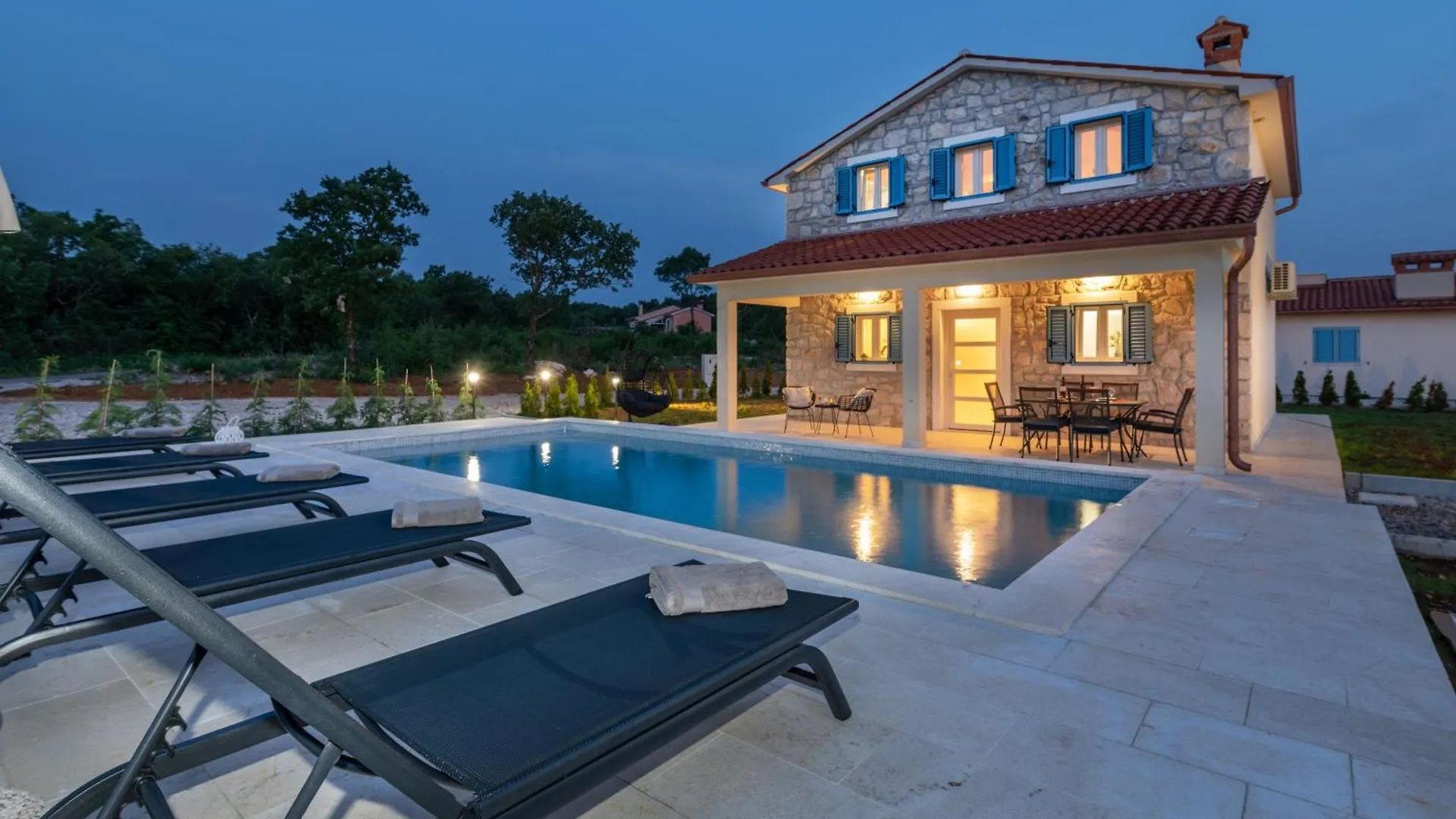 Villa Leana, A Beautiful Stone Villa In A Tranquil Location Raša