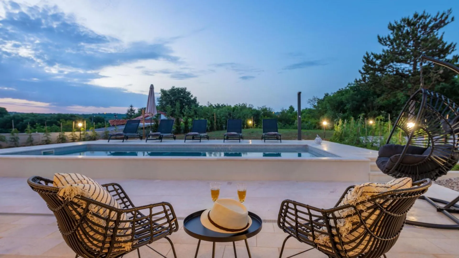 Villa Leana, A Beautiful Stone Villa In A Tranquil Location Raša