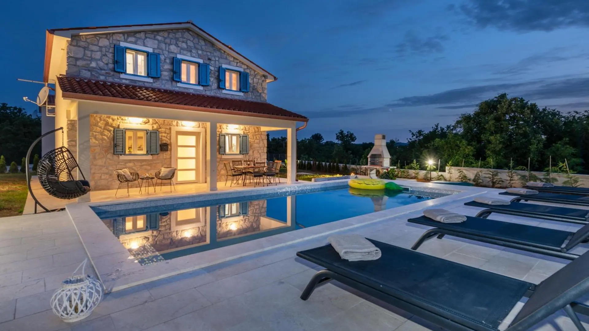 Villa Leana, A Beautiful Stone Villa In A Tranquil Location Raša